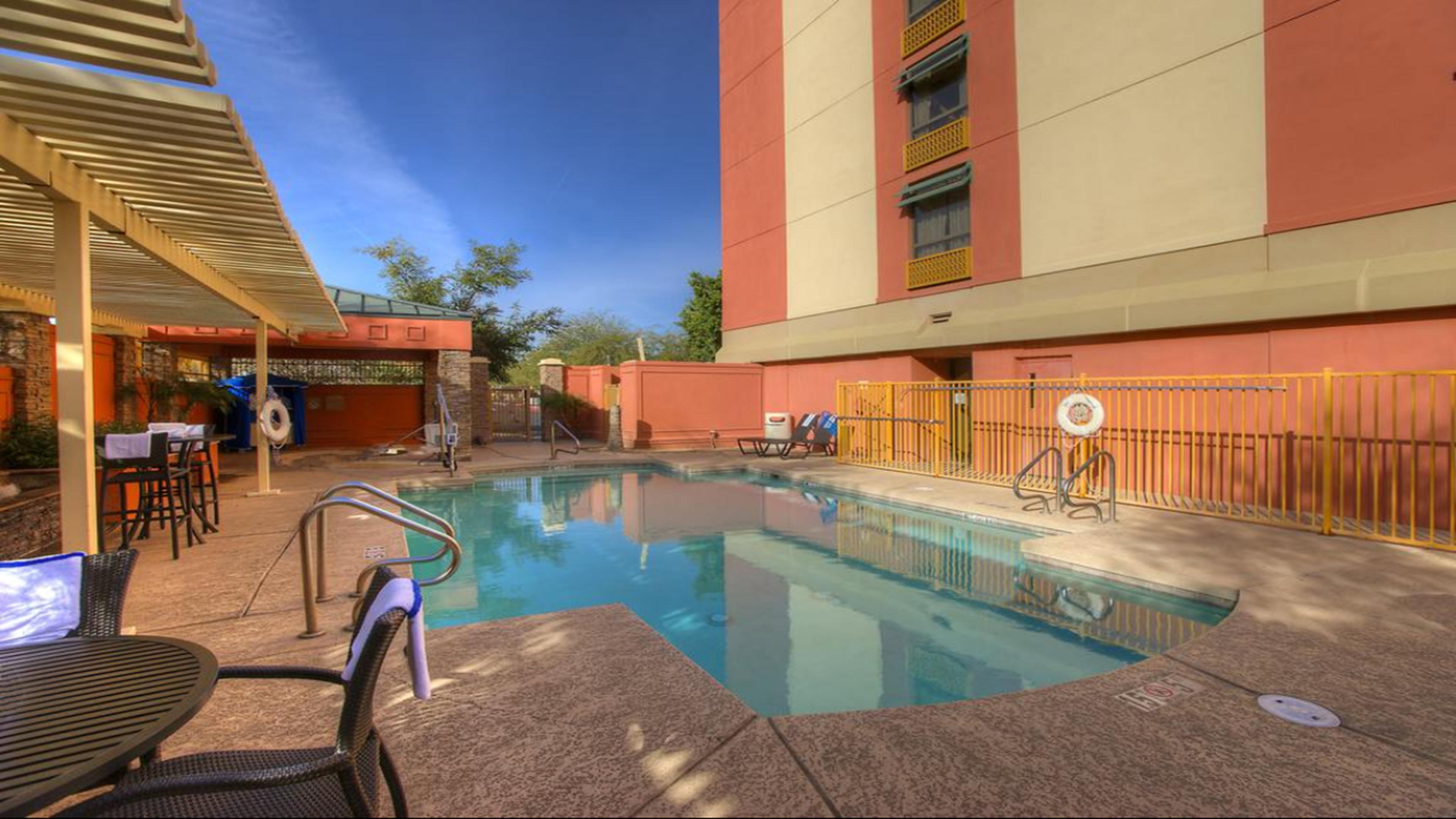 Holiday Inn Express Hotel & Suites Tempe By Ihg Exterior foto